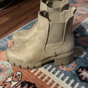 Tessa Lug Sole Chelsea Booties